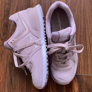 574 New Balance SIZE 6.5